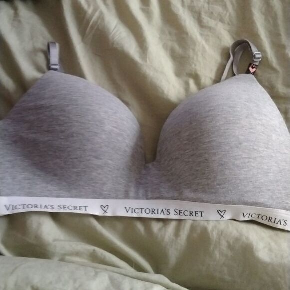 Victoria Secret  - Picture 1 of 5